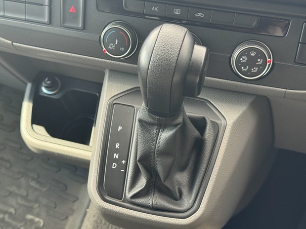 Volkswagen Transporter Shuttle (Sold) 2.0 TDI SE 8 Seater Diesel DSG SWB Euro 6 (s/s) (150 ps) 24