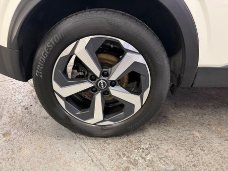 Nissan Qashqai 1.3 DIG-T MHEV N-Connecta XTRON Euro 6 (s/s) 5dr 23