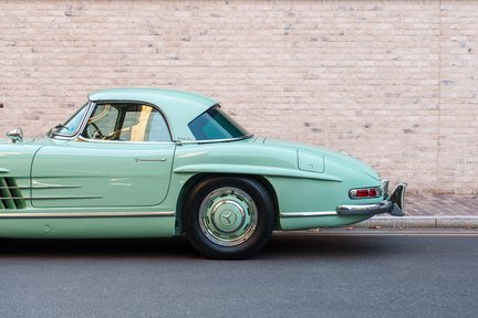 Mercedes-Benz SL Class 300SL Roadster 12
