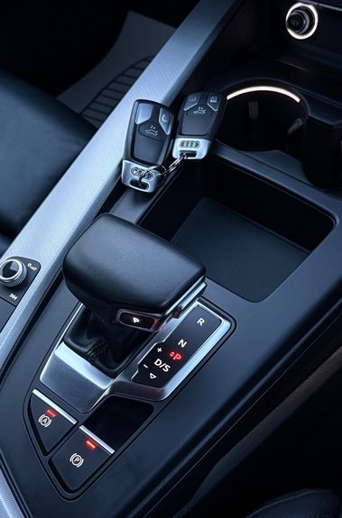 Audi A4 TDI SPORT AUTOMATIC -VIRTUAL COCKPIT -APPLE CARPLAY -REVERSE CAMERA 