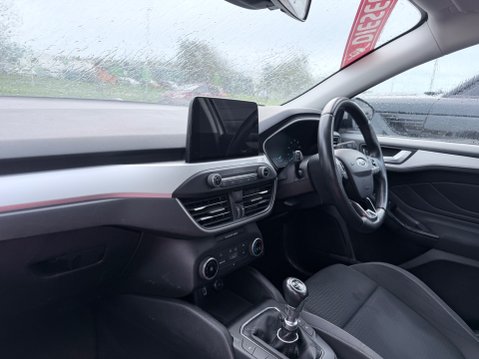 Ford Focus 1.5 ZETEC TDCI 8