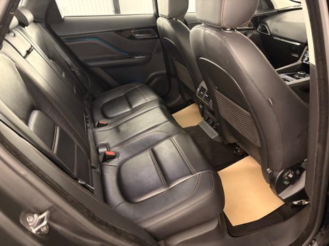 Jaguar F-Pace 2.0 D180 Prestige SUV 5dr Diesel Auto AWD Euro 6 (s/s) (180 ps) 6