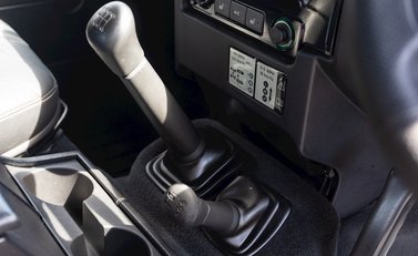 Land Rover Defender 90 Landmark 18