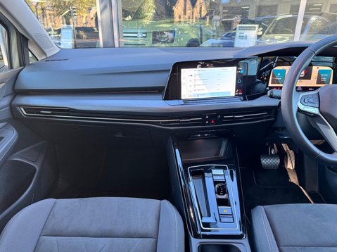 Volkswagen Golf STYLE ETSI DSG 12
