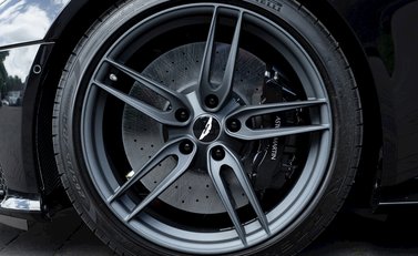 Aston Martin DBS Superleggera 10