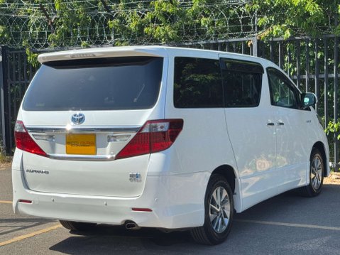 Toyota Alphard Hybrid 33