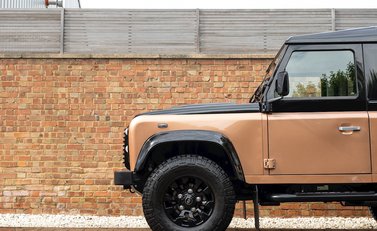 Land Rover Defender 90 Autobiography Edition 25