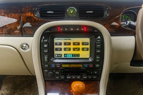 Jaguar XJ 3.0 XJ6 V6 Sovereign Auto 4dr 18