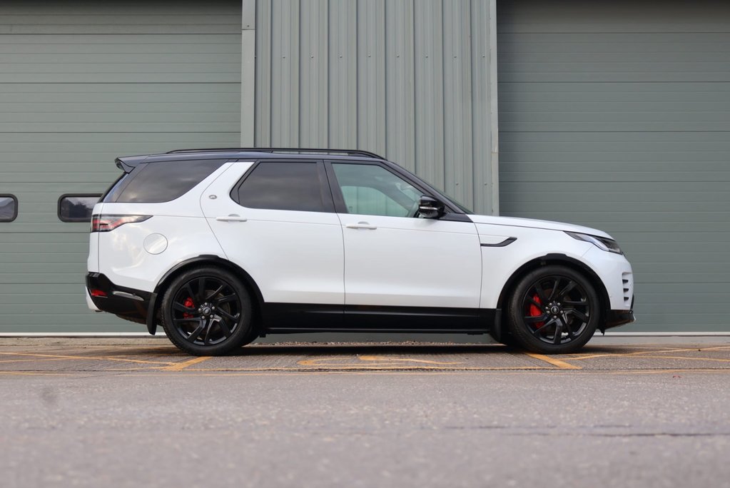 Land Rover Discovery R-DYNAMIC SE MHEV In RARE PEARL WHITE BLACK ROOF AND REAR SEATS  LOW MILES  6