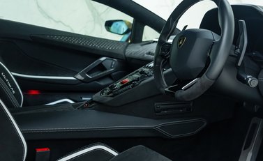 Lamborghini Aventador LP 780-4 ULTIMAE 12