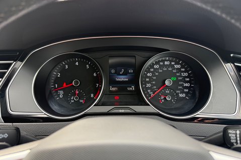 Volkswagen Passat SEL TSI EVO DSG - ONE OWNER - VAT QUALIFYING  32