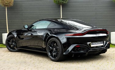 Aston Martin Vantage V8 4