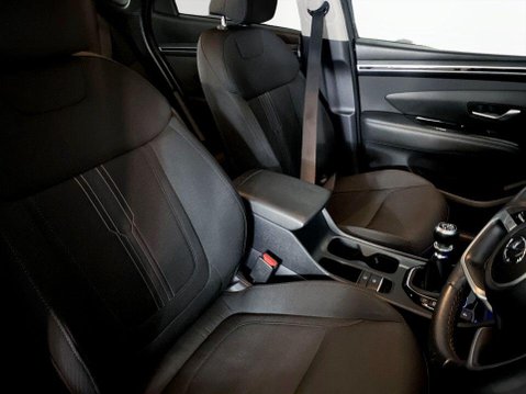 Hyundai TUCSON 1.6 T-GDi Premium SUV 5dr Petrol Manual Euro 6 (s/s) (150 ps) Alloys - Air 11