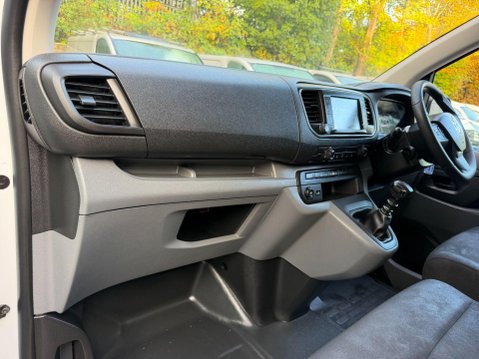 Vauxhall Vivaro 1.5 Turbo D 2900 Dynamic Panel Van 6dr Diesel Manual L2 H1 Euro 6 (s/s) (10 37