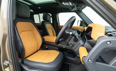 Land Rover Defender 110 X P400e 10