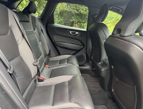 Volvo XC60 2.0 XC60 R-Design B5 MHEV Auto 5dr 39