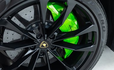 Lamborghini Urus 35