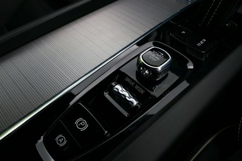 Volvo XC60 2.0 XC60 R-Design B5 MHEV AWD Auto 4WD 5dr 35