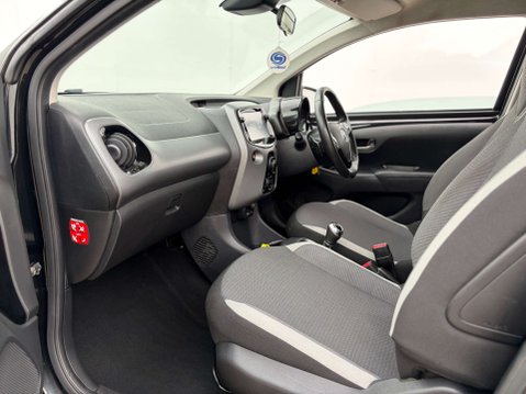 Toyota Aygo 1.0 Aygo X-Play TSS VVT-i CVT 5dr 54