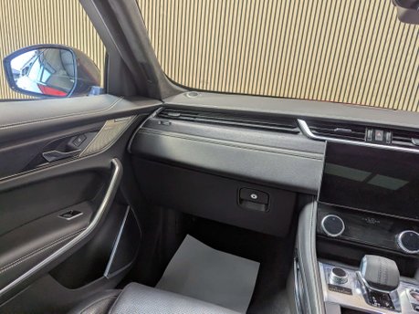 Jaguar F-Pace 2.0 F-PACE R-Dynamic HSE D MHEV AWD Auto 4WD 5dr 51