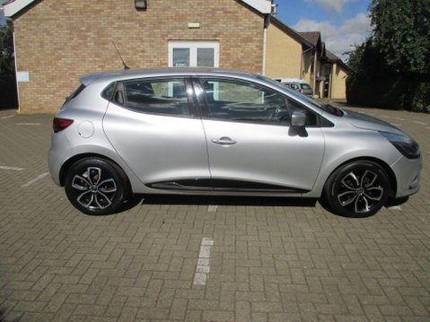 Renault Clio 0.9 TCe Play Euro 6 (s/s) 5dr 6