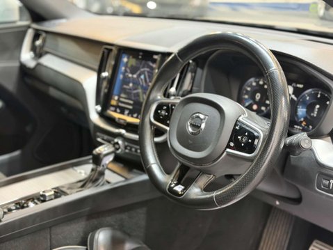 Volvo XC60 2.0 D4 R-Design Pro SUV 5dr Diesel Auto AWD Euro 6 (s/s) (190 ps) 25