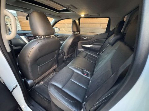 Nissan Navara 2.3 Navara Tekna dCi Auto 4WD 5dr 34