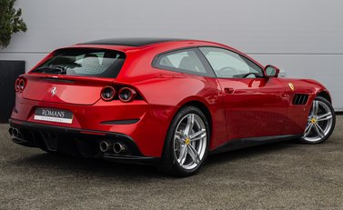 Ferrari GTC4 Lusso V12 4