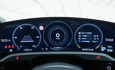 Porsche Taycan Turbo S Sport Turismo 20