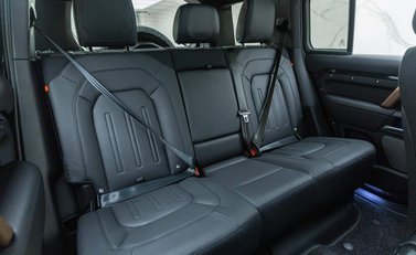 Land Rover Defender 110 D300 X 11