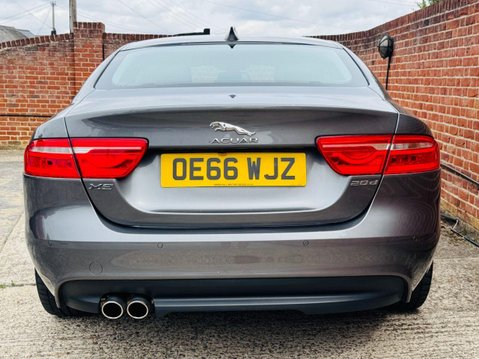 Jaguar XE 2.0d Portfolio Saloon 4dr Diesel Auto Euro 6 (s/s) (180 ps) 3