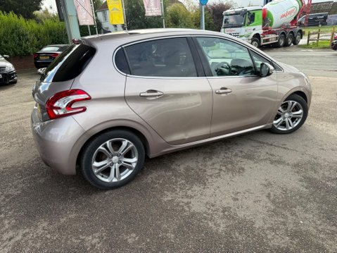 Peugeot 208 1.4 HDi Allure Euro 5 5dr 4