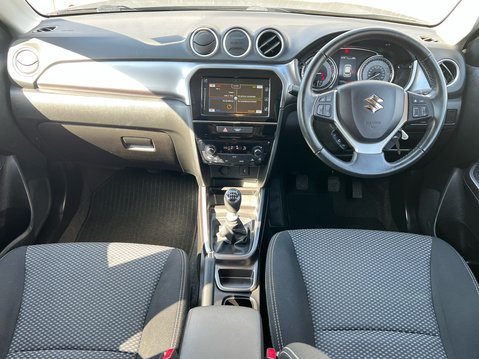 Suzuki Vitara SZ-T BOOSTERJET MHEV 10