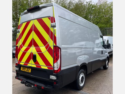 Iveco Daily 2.3D HPI 14V Business 35S 3520 Panel Van 5dr Diesel HiMatic MWB H2 Euro 6 ( 17