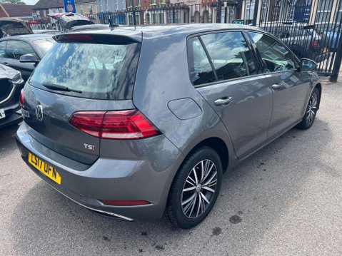 Volkswagen Golf 1.0 TSI BlueMotion Tech SE Nav DSG Euro 6 (s/s) 5dr 6