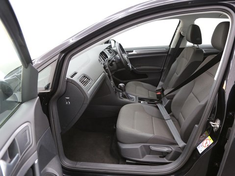 Volkswagen Golf 35.8kWh e-Golf Auto 5dr 22