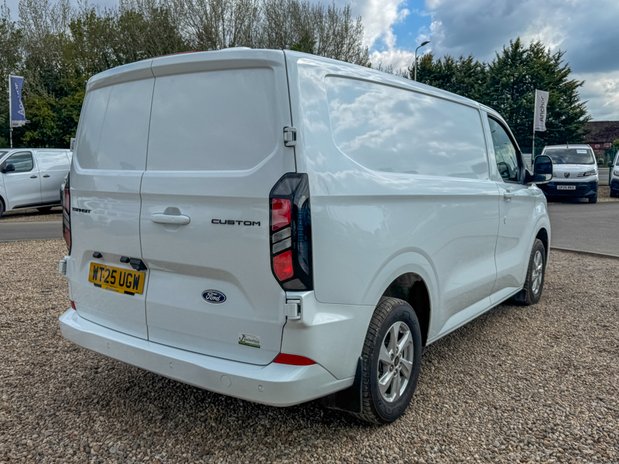 Ford Transit Custom SWB L1H1 Low Roof Limited 320 136bhp Air Con Alloys Camera Sensors EURO 6 6
