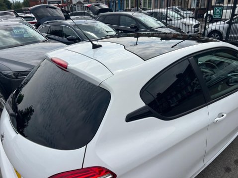 Peugeot 208 1.2 VTi Style Euro 5 3dr 17