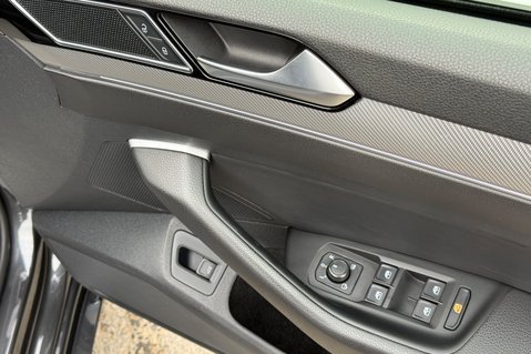 Volkswagen Arteon R-LINE TDI 4MOTION DSG -APPLE CARPLAY -2 OWNERS -10 VW SERVICES  33
