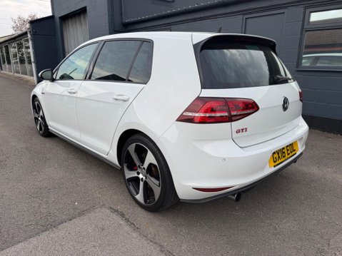 Volkswagen Golf GTI PERFORMANCE 3