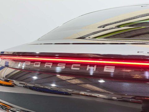 Porsche Taycan Performance Plus 93.4kWh Turbo Saloon 4dr Electric Auto 4WD (680 ps) 38