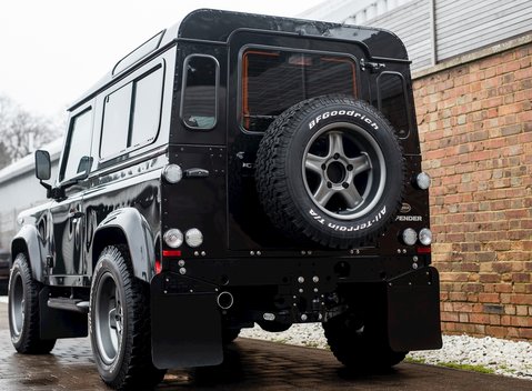 Land Rover Defender 90 XS Bowler 26