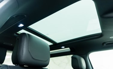 Land Rover Defender 90 V8 P525 Urban 12