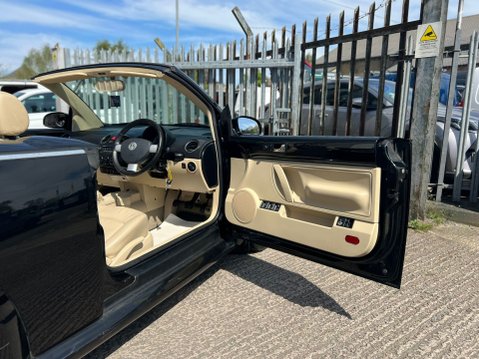 Volkswagen Beetle LUNA 16V 44