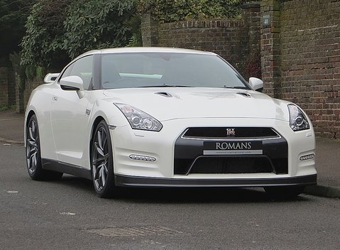 Nissan GT-R Premium Edition 1