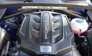 Porsche Macan GTS 19