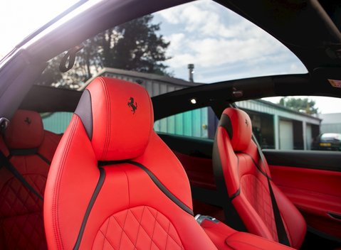 Ferrari GTC4 Lusso 16