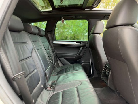 Volkswagen Touareg 3.0 Touareg V6 R-Line TDI BlueMotion Technology Auto 4WD 5dr 5
