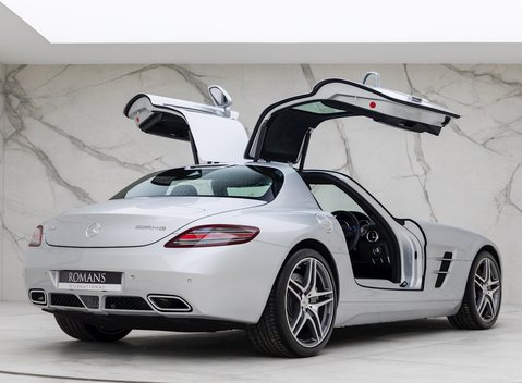 Mercedes-Benz SLS AMG 8