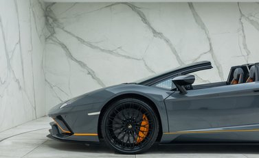 Lamborghini Aventador S LP 740-4 ROADSTER 40
